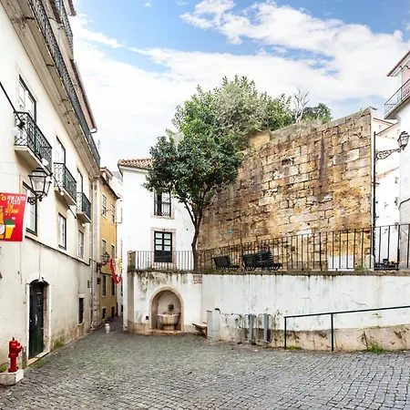 Casa Aurora - Bairro Tipico A Minutos Do Terreiro Holiday home Lisbon