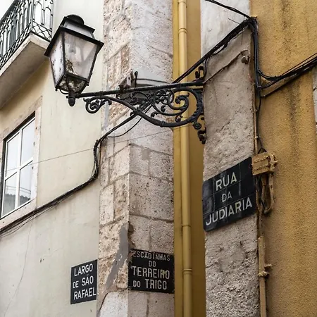Casa Aurora - Bairro Tipico A Minutos Do Terreiro Lisbon